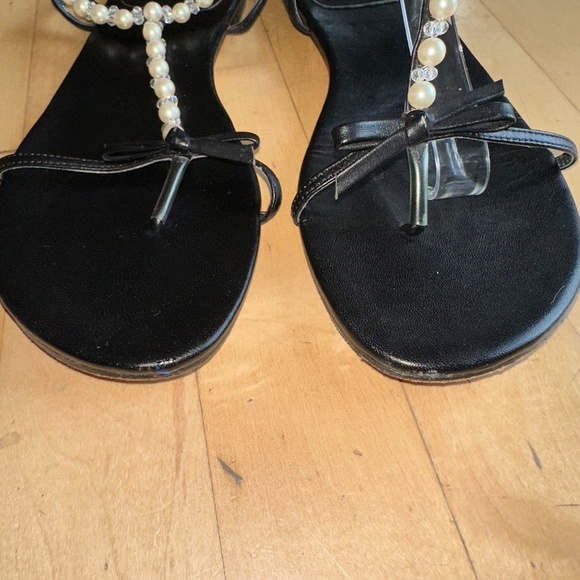 Stuart Weitzman pearlized bow toe thong sandal, 8, CB2412 - Picture 4 of 5